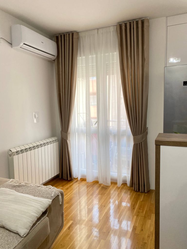Mekane draperije u porodičnom enterijeru